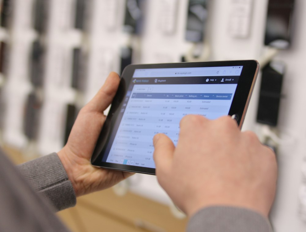 Warehouse inventory managed on a tablet app